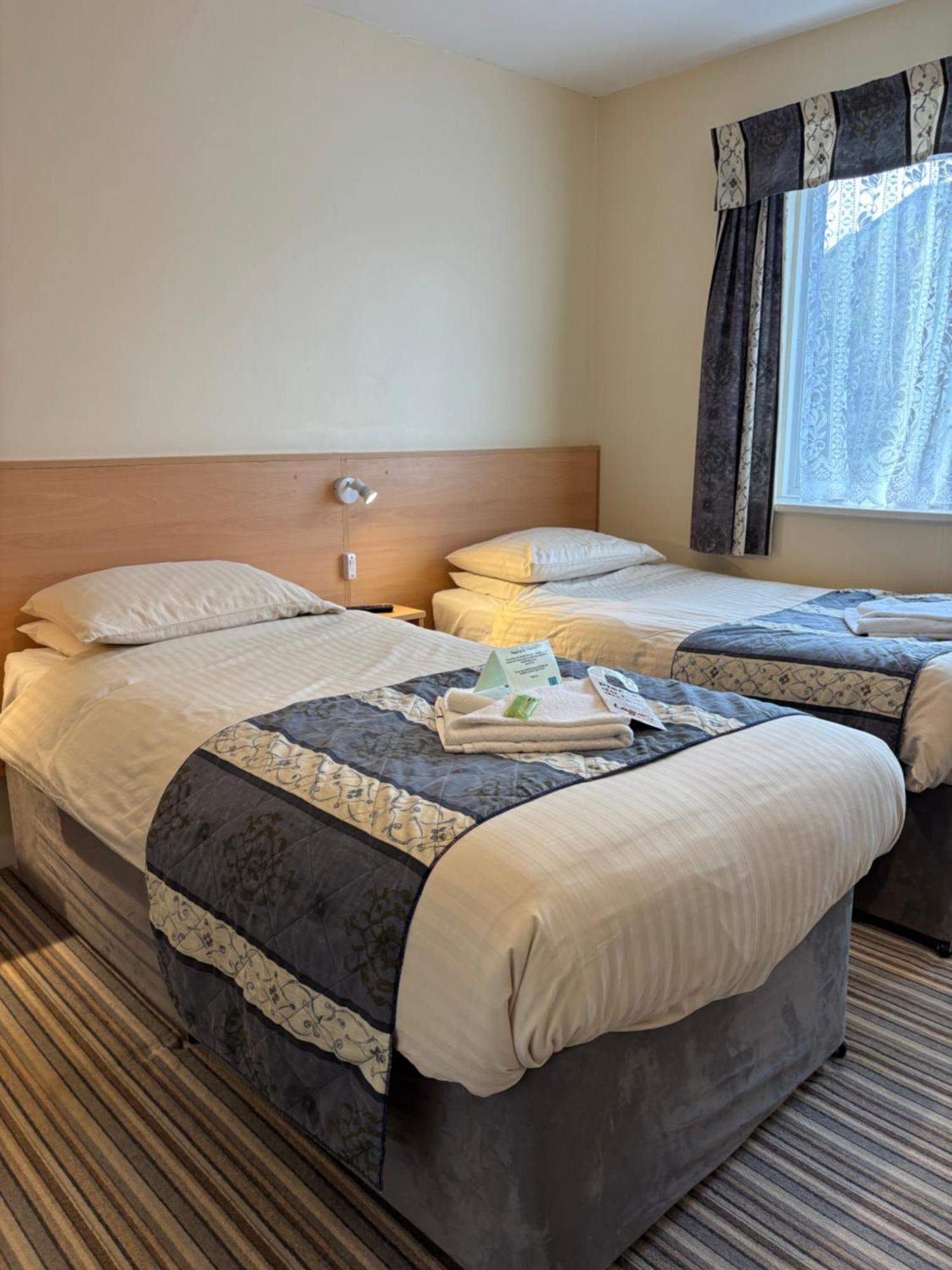 בורנמות' Laguna Hotel מראה חיצוני תמונה