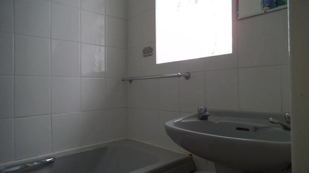 בורנמות' Laguna Hotel מראה חיצוני תמונה